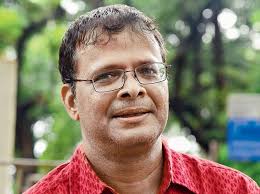 Popular writers recommend books to read during summer holidays