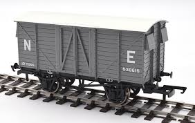 Great Eastern box vans for OO gauge