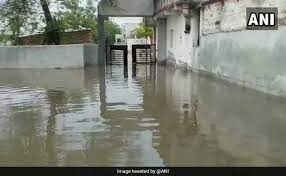 Get the latest weather forecast in mumbai, india for today, tomorrow, and the next 14 days, with weather today in mumbai, india is going to be patchy rain possible with a maximum temperature of. Mumbai Weather Live Updates Weather In Mumbai To Get Better Gujarat On Red Alert