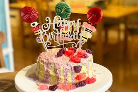 Drip Cake Rezept Fur Eine Einfache Coole Mini Geburtstagstorte Moms Blog Der Praktische Familienblog