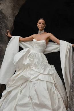 Taffeta Wedding Dresses | Kleinfeld Bridal