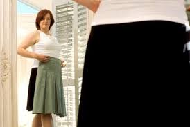 Melly goeslaw jadikan baju jadulnya motivasi untuk kurus. Butuh Motivasi Untuk Kurus Lihat Saja Cermin Bukan Timbangan