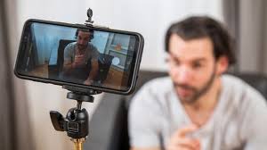 Maybe you would like to learn more about one of these? Bloggen Mit Bewegten Bildern So Gelingt Der Vlogger Start Bei Youtube