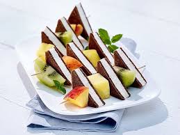 Obstspiesse Zum Kindergeburtstag Mummyandmini Com Kindergeburtstag Essengeburts Kindergeburtstag Essen Kita Kindergarten Essen Kindergeburtstag Essen
