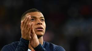 Se rumora que mbappé no está del todo a gusto dentro del psg ya que él habría buscado su salida rumbo al real madrid, hecho que no está confirmado. Real Madrid Psg El Guino De Mbappe Al Real Madrid En Instagram Tras Ser Ovacionado Por El Bernabeu