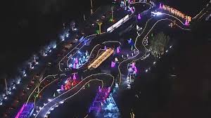 Westfield topanga, 6100 topanga canyon blvd., woodland hills, ca. Covid Friendly Holiday Events In Southern California Abc7 Los Angeles