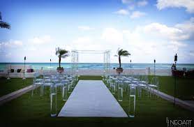 Simple Yet Elegant Acqualina Resort And Spa Luxury Beach Resorts Beach Resorts Resort