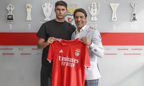 The benfica museum is an area of pure interaction between the fans and the club's past and present. 6kdbgfzeibzccm