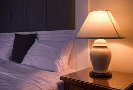 Cette lampe de lecture peu s'accrocher partout où vous le désirez. Meilleure Lampe De Chevet Comment Bien La Choisir Nos Coups De Coeur