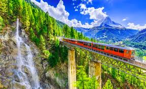 Staubbach şelaleleri, lauterbrunnen i̇sviçre'de 10 büyüleyici şelale. Isvicre De On Binlerce Kadin Esit Ucret Icin Sokaga Cikti
