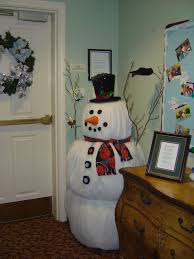This Large Snowman Is Made From Chicken Wire And Batting Snowman Christmas Decorations Holiday Crafts Christmas Diy Snowman