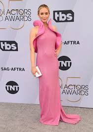 Sag Awards 2019 The Best Dressed Celebrities On The Red Carpet Nice Dresses Fashion Red Carpet Gowns