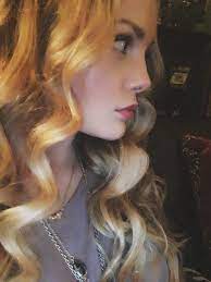 Perfect Big Loose Curls Blonde Hair Upturned Nose Cupid Lips Upturned Nose Septum Piercing Cute Nose Piercings