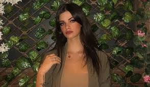 Ένα από τα πιο κοσμικά γεγονότα εκείνης της χρονιάς με καλεσμένους διεθνείς προσωπικότητες. Tzenh Karezh H Eggonh Ths Mila Gia Thn Aeimnhsth H8opoio Den Prolaba Na Th Gnwrisw Video To Pontiki