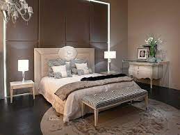 Quelle couleur de peinture choisir pour une chambre d'adulte ? Idee De Deco Chambre A Coucher Aux Couleurs Naturelles Avec Lit Beige Mur Couleur Chocolat Et Linge En Beige Noir Et Blanc Bed Home Home Decor
