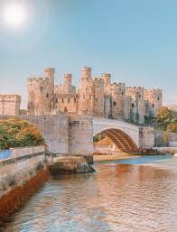Wales has a living celtic culture, with the welsh language spoken by a fifth of the 3.1 million inhabitants. 14 Very Best Things To Do In Wales Hand Luggage Only Travel Food Photography Blog