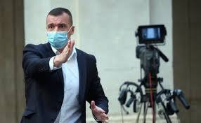 Così rocco casalino, portavoce dell'ormai ex premier giuseppe conte, all'adnkronos, dopo esser stato sorpreso in lacrime (video) dai fotografi nel cortile di palazzo chigi, mentre i dipendenti. Rocco Casalino La Denuncia Alla Polizia Con Chi Ce L Ha Il Portavoce Di Conte Il Tempo