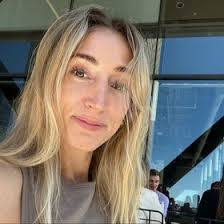 Lisa Dion's Instagram, Twitter & Facebook