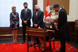 Indigenous leader and advocate mary simon has been installed as canada's governor general. Fhuicm Plbsejm