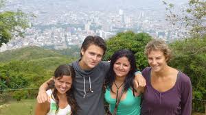 Viele menschen sind obdachlos, mehr als tausend fanden in notunterkünften schutz. Kolumbien 1 Cali Zona Cafetera Pazifikkueste Gudireise