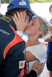 Ogier benefitted from the early retirement of overnight leader thierry neuville who broke his right rear shock absorber during the day's first. Neuville Mit Erstem Podium Fur Hyundai Bier Rettet Resultat