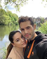 Last year she admitted that she probably would have made different choices in her twenties had she known how hard it would be to conceive when she was older. Kelly Brook Children And Marriage With Jeremy Parisi Are Not On Her Radar And Denies Engagement Geeky Craze