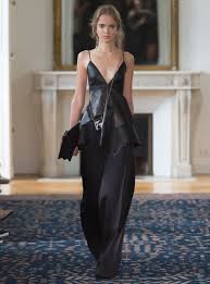 Pin By Valentino On Valentino Women Spring Summer 2017 Collection High Fashion Street Style All Black Fashion Fashion