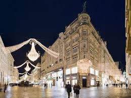 Top 10 Places To See Holiday Lights Places To See Holiday Lights Christmas In Europe