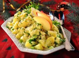 Salát vznikl jako studený zákusek k alkoholu, který se podával ke karetním hrám. Recept Bramborovy Salat S Jablkem Cibuli A Petrzelkou Igurmet Cz