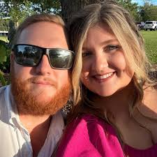 Introducing La Maison Rose! This quaint and updated pink house holds up to  50 people and is ideal for showers, brunches, girl's night out events,  birthday dinners, birthday parties, etc. We are