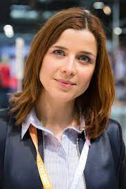 Danach arbeitete sie zwei jahre lang als wettermoderatorin für das magazin guten abend rtl, bei dem sie im anschluss die hauptmoderation übernahm.; Eva Maria Lemke Journalistin Wikipedia