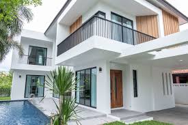 White Double Story Minimalistic Style House With Small Swimming Pool Minimalis House Small Swimming Pools House Styles