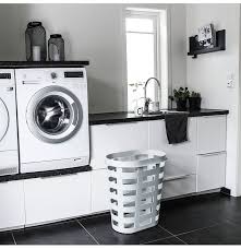Waschmaschine Und Trockner Auf Einem Kleinen Schra Auf Einem Kleinen Powderrooms Schra Trockne Modern Laundry Rooms Small Laundry Rooms Laundry Room