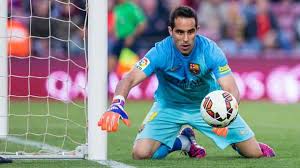 Он играет на позиции вратарь. Claudio Bravo It Does Not Go To Be An Easy Season