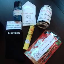 Das Gehorte Ins Uberlebenspaket Fur Den Brautigam Geschenke Zum Geburtstag Uberlebenspaket Geschenke