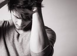 صور رجال حزينه صور مؤثرة لرجال يمتلئون بالحزن عيون الرومانسية