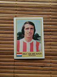 Willy van der kuylen in actie tijdens een training van het nederlands elftal. Pin Op Panini Topps Merlin Albums Cards Stickers