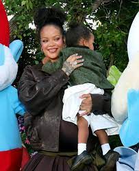 Rihanna looks so adorable with Riot and Rza at the Smurfs premiere in LA!  Their outfits are too cute and I love the natural hair. #SmurfsMovie  #Smurfs #rihanna