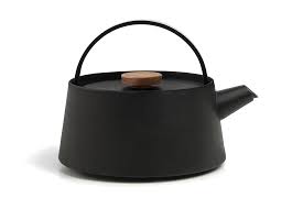Nambu Cast Iron Kettle 2016 Edition Gessato Design Store Cast Iron Kettle Kettle Minimalist Japanese
