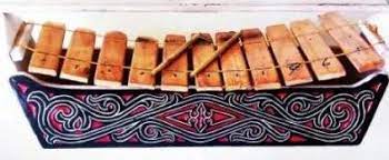 Ogung merupakan alat musik sekaligus alat komunikasi yang digunakan oleh masyarakat batak.ogung itu sendiri berbentuk gong dengan ukuran yang bervariasi. 9 Nama Alat Musik Tradisional Khas Batak Toba Dan Penjelasan Mantabz