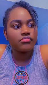 Timoun 2000 kap fè sosyal.