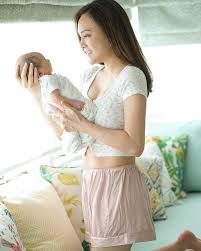 Shandy dikenal sebagai aktris sinetron dan film layar lebar. Shandy Aulia Hot Mom Yang Sedang Disorot