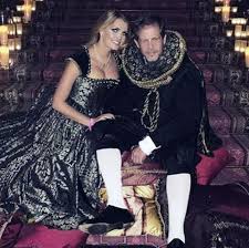 Kevin spear (2022) was one of five students from the class of 2022 to receive the. Liz Hurley Sie Spannt Lady Kitty Spencer Halb So Alt Wie Sie Den Mann Aus Gala De