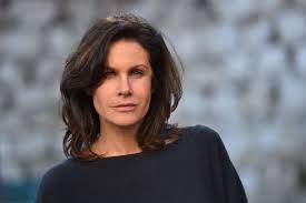 Elle commencera sa carrière en tant que mannequin puis en faisant plusieurs apparitions dans des publicités télévisées. Astrid Veillon Enfin La Nature Respire
