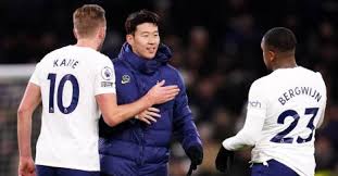 Werfen sie einen blick hinter die kulissen des fußballklubs tottenham hotspur während einer der wichtigsten . Tabsrj22ofp9bm