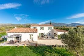 Villa For Sale In Lourmarin Just A Short Walk From The Village Centre Janssens Immobilier Provence En 2020 Immobilier Luberon
