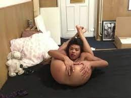 Contortionist milf fingered with leg behind head. Free Legs Behind Head Porn Videos 199 Tubesafari Com