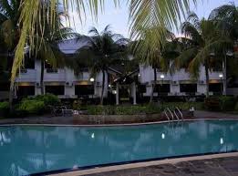 Lautan manusia berpakaian toga merah hitam memenuhi balai samdura. Tempat Percutian Di Melaka Menarik Untuk Keluarga Percutian Bajet