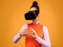 Look a the top left corner, it's running in. Apple S First Vr Headset To Be Powerful And Pricey English Lokmat Com