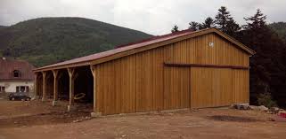 Hangar De Stockage Barde Bois En Zone De Montagne Batiment Hangar Hangar De Stockage